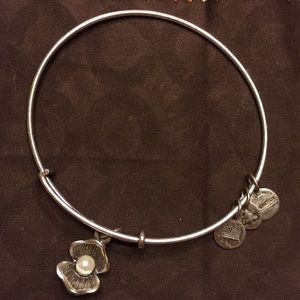 Alex and Ani clam shell with pearl silver bracelet